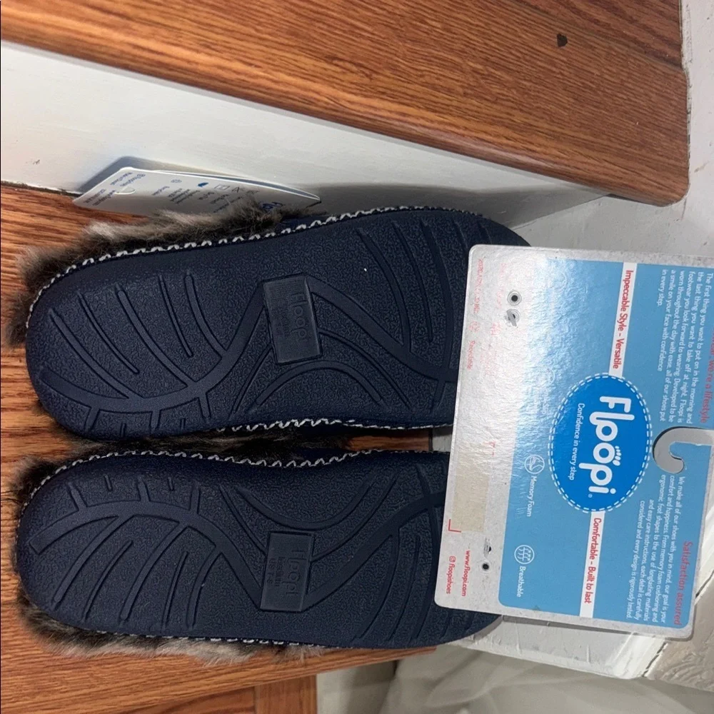 Floöpi Kids Navy Faux Fur-Lined Cozy Slip-On Slippers